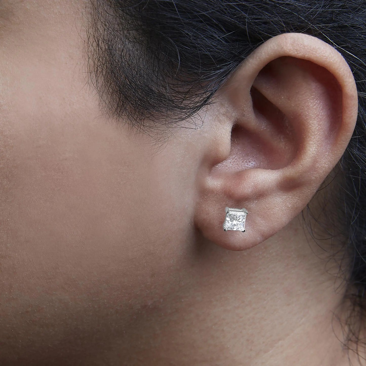 Boucles d'oreilles à tige en or blanc 14 carats avec diamant solitaire taille princesse (couleur FG, pureté VS2-SI1)