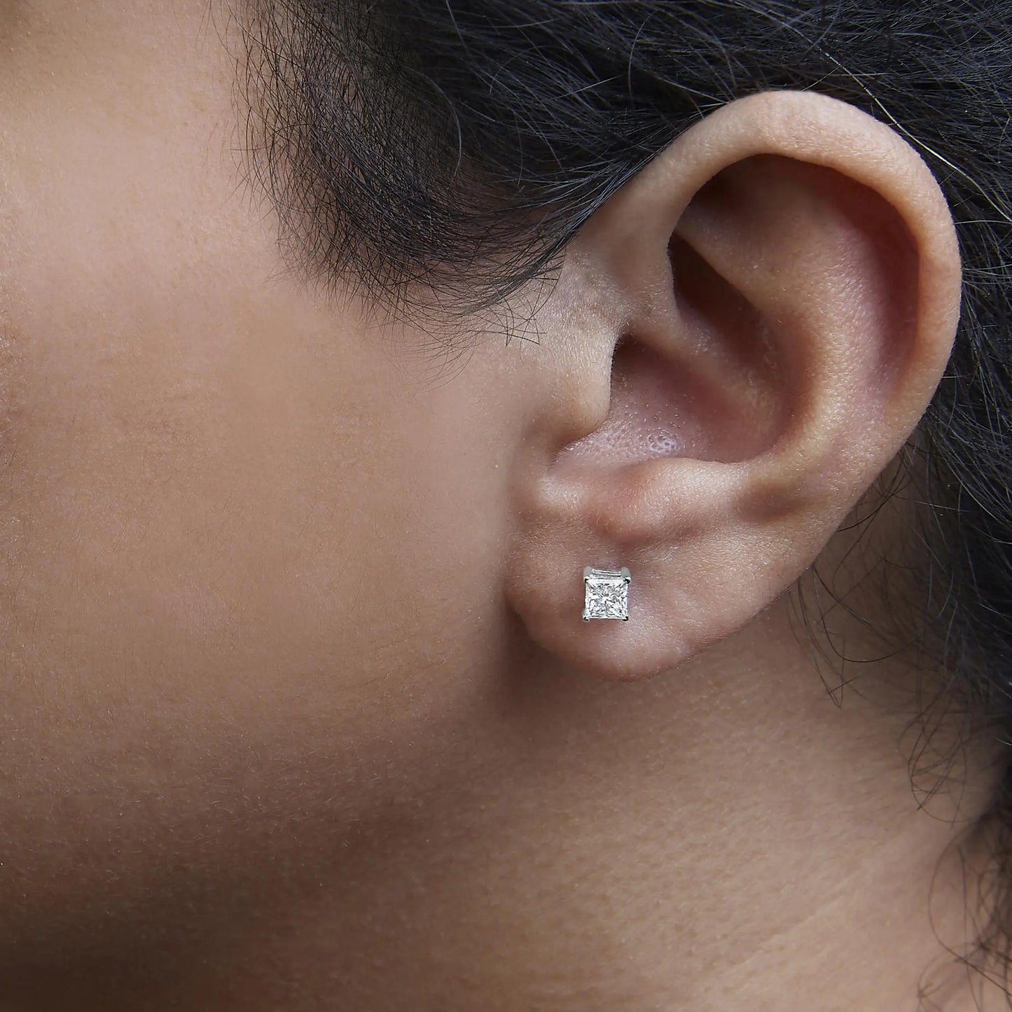 Boucles d'oreilles à tige en or blanc 14 carats avec diamant solitaire taille princesse (couleur FG, pureté VS2-SI1)